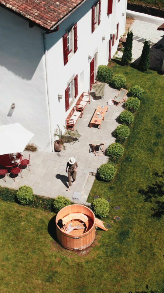 L'été à la maison Pachamama 🌼☀️
#biarritz #paysbasque #vacances #maison #guethary #apero #vacancesenfamille #location #locationmaison #cotedesbasques #corgi #bainnordique #soleil #nature #pimentdespelette #detente #seminaire #teambuilding #yoga #seminaireentreprise #evjf #mariage #evenement